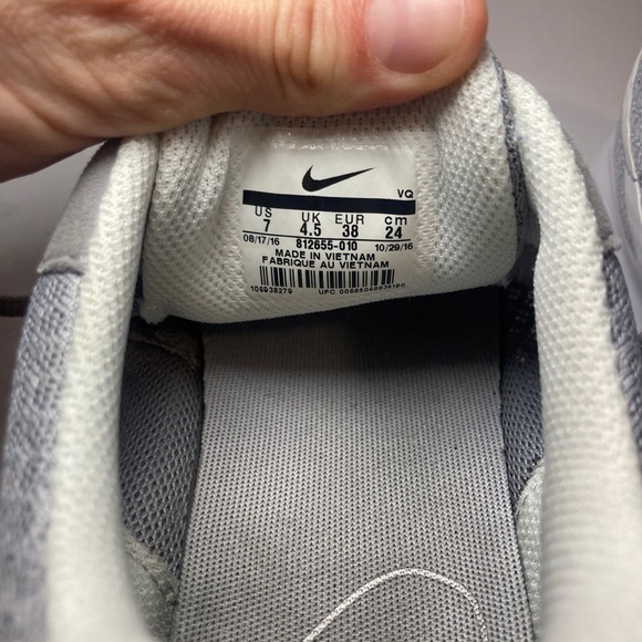 Nike Tanjun Running Shoe Grey/White Women's Size 7 Foam Sole Cushion Mesh like - Picture 8 of 12
